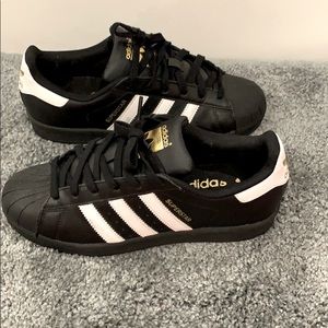 Black and white superstar Adidas size 8 women